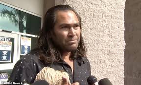 Johnny damon got in a scuffle with cops, appeared to bomb field sobriety tests, and even brought up his trump support during his arrest last month. Retired Mlb All Star Johnny Damon Walks Free From Jail After His Dui Arrest Daily Mail Online