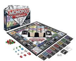1 tablero 22 casas 60 tarjetas 4 peones 1 unidad de banca electrónica 2 dados e instrucciones del juego. Monopoly Millonario La Version Actualizada Del Clasico Monopoly Por Solo 12 Euros Y Envio Gratis