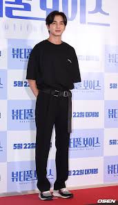Vietnamese version of running man will be created thanks to a better connection between the team of running man han and vietnamese running man. Yoo Seung Ho Jeon Hye Bin And Korean Stars Attended The Beautiful Voice Vip Premiere