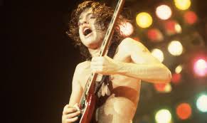 Angus young was born on march 31, 1955 in glasgow, scotland. Angus Young Wahlt Sein Uberraschendes Lieblingsalbum Von Ac Dc