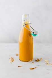 This glacce bottle, uses rose quartz that promises to infuse the water with positive energy. Lemon Apple And Ginger Shot Recipe Aline Made