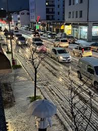 Strade imbiancate ma non è neve: la grandine colpisce la zona di Udine nord  | Messaggero Veneto