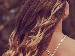 Gefärbte haare aufhellen so gehts ~ zu dunkel gefärbte haare können sie zu einem gewissen grad aufhellen nicht braune haare natürlich aufhellen diese hausmittel helfen ~ braune haare natürlich aufhellen so gehts 1 kamillentee. Braune Haare Naturlich Aufhellen Diese Hausmittel Helfen Wunderweib