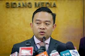 Sehari selepas dituduh rasuah projek, Wan Saiful mohon letak jawatan Ketua  Penerangan