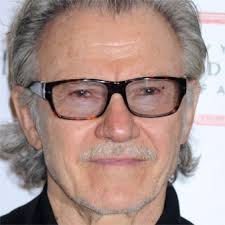 Mia Wallace: Ciao, Vincent. Mi sto vestendo. La porta è aperta. Entra e  preparati da bere....