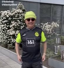 Ich liege immer zwischen xl und xxl, das trikot aus dem letzten jahr fiel recht weit aus in xxl, deswegen hab ich das sondertrikot jetzt auch in xxl. Bvb Sondertrikot 2021 Sonder Trikot Borussia Dortmund Grosse Xxl Puma Neu Ebay