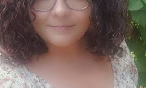 Holly Stringer's Instagram, Twitter & Facebook