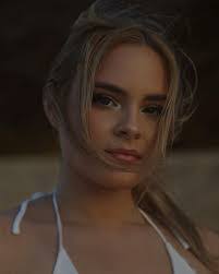 Casey Comeau's Instagram, Twitter & Facebook