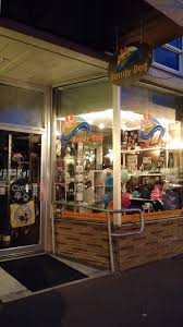 Meanwhile, featured on this year's cover is a representative of an industry. Bendy Dog Pet Store Bend Oregon 265 Photos Facebook
