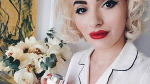 Filmul regizat de damien chazelle, first man (primul om pe lună) spune povestea misiunii secrete organizate de nasa care a adus primul om pe lună. S A Aflat CaÈ›i Bani CaÈ™tigÄƒ Ana Morodan Pe LunÄƒ Contesa DigitalÄƒ Le DÄƒ ClasÄƒ La MulÈ›i Oameni De Afaceri Stirescu Ro