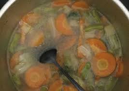 Potong daging ayam sesuai selera, jika mungkin disarankan untuk menggunakan ayam kampung karena aromnya yang lebih menendang. Resep Sayur Sop Sederhana Oleh Masakan Anak Kos Cookpad
