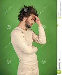 Se sentir bien dans sa peau, faire attention à soi et à son apparence en utilisant des soins pour le corps spécialement conçus pour les hommes : Les Hommes Guerit Le Soin De Corps Homme Avec Les Cheveux En Desordre Dans Les Sous Vetements Image Stock Image Du Dans Guerit 117846247