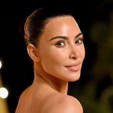 Kim Kardashian pierde 100 mil seguidores tras la canción que le dedica  Taylor Swift en su nuevo disco