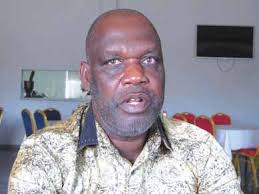 Foi-se o crítico e versátil