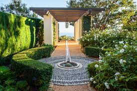 Improve the view from below your deck by adding planting beds to camouflage the leggy supports. 10 Best Edging Plants Plants For Walkway Borders