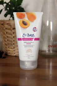St Ives Gentle Apricot Face Scrub