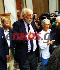 Η μάρθα κουτουμάνου, η μαρία ελένη λυκουρέζου και η ζένια μπονάτσου είναι απαρηγόρητες. Syntetrimmenos O Ale3andros Lykoyrezos Sthn Khdeia Ths Zwhs Laskarh Fwto