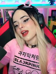 💖 Silvia baila Heartbeat 💖 Silvia estuvo super linda y cute bailando la  canción Heartbeat. @iamsilvia♡ se veía muy bonita y tierna de rubia con la  camiseta rosa, que hermosa. . . . #iamsilviiaaa ...