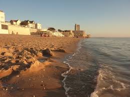 Grande Plage De Fouras Avec Vue Sur Le Fort Vauban Pays Rochefort Ocean Charente Maritime Tourisme Charentemaritime Four Charente Maritime Plage Tourisme