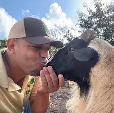 Ven a disfrutar de nuestra granja y parque d niños totalmente gratis jueves  a lunes ocho a cinco💚🥰🇵🇷