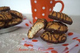 Macarons A La Noix De Coco Amour De Cuisine Recipe Desserts Food Breakfast