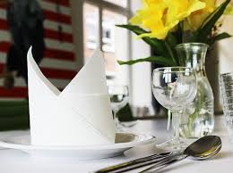 Servietten Falten 15 Anleitungen Und Videos Servietten Falten Servietten Falten Einfach Und Servietten