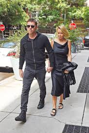 Model and beauty icon lara worthington has had quite the beauty evolution since her early days in the spotlight. Sam Worthington And Lara Bingle Welcome First Child Hello
