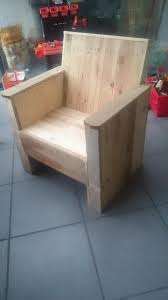 sturdy pallet chair dunway enterprises for more info add http to the following link www dunway info palle wood pallet projects pallet diy pallet designs