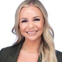 Ashley Mealey's Instagram, Twitter & Facebook