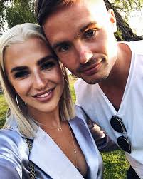 Emil forsberg och shanga (som tidigare hette hussain i efternamn) har varit tillsammans i tio år och gifte sig i sundsvall den 16 juli 2016. Sweden Wags Victor Lindelof S Wife Maja Nilsson Leads The Ladies Cheering On England S World Cup Opponents Mirror Online