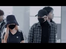 Beberapa netizen berkomentar bahwa rose pra debut agak mirip rm (rap monster) leader bts (bangtan boys). Namjoon Bts Rose Blackpink Moments Pt 2 Youtube