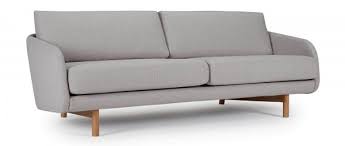 Nicht nur das material ist wählbar, auch die formen der füße sind in verschiedenen varianten erhältlich. 2 Sitzer Sofa Grimstad Mit Polsterarmlehnen Und Hellen Holzfussen Mysofabed De