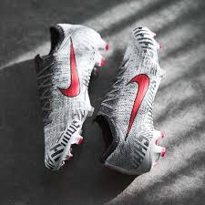 【內馬爾與 nike 之戰持續延燒】 就在《華爾街日報》有關 nike 和內馬爾（neymar）解約的內幕報導公開之後，引發的軒然大波延燒到全世界，全球體壇都在熱烈討論這個話題。針對這則報導，內馬爾與 nike 相繼發表了官方聲明，我們嘗試整理給大家。 內馬爾陣營： 否認犯案. Njr Silencio Cheap Online