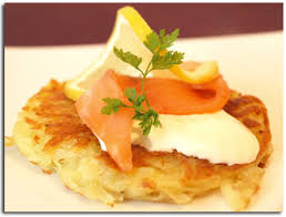 Rosty Pommes De Terre Et Saumon Fume J Ai Pris La Recette Sur Iga J Ai Pris Des Petits Craquelins Pour Version Rapide Delicieux Saumon Fume Delicieux Saumon