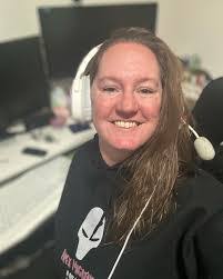 Rebecca Treasure's Instagram, Twitter & Facebook