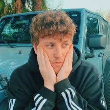 Taylor Gagliardi's Instagram, Twitter & Facebook