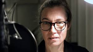 Does corinna kopf have tattoos? Ard Horspieldatenbank