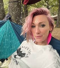 Deedee Mccormick's Instagram, Twitter & Facebook