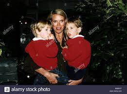 Join me at 9am on ⁦@bbcradio2⁩ for two hours of love songs. Anneka Rice Tv Moderatorin Mit Ihren Beiden Sohnen Joshua Und Thomas Stockfotografie Alamy
