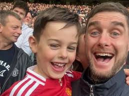 Young Manchester United fan's heartbreaking question and 'long chat' with  dad
