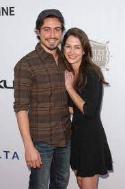 He made his 1.5 million dollar fortune with superstore, a to z and mad men. Mad Men Actor Ben Feldman Marries
