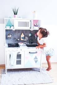 Ikea Duktig Kinderkuche Pimpen 10 Einfache Diy Tricks Fur Eure Spielkuche Werbung Ikea Kuche Kinder Kinderkuche Ikea Duktig