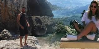 Την κατέκτησε ο ιδρυτής του δουκάτου μάρκος σανούδος το 1212 και ανέγειρε μεγάλο οχυρό φρούριο στο ψηλότερο σημείο της χώρας, όπου και η αρχαία πόλη. 3mrvbatelmo1pm