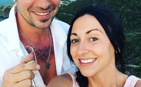 Pai de Justin Bieber pede a namorada em casamento