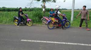 90 foto modifikasi motor revo 100cc. Video Drag Revo Bleweh Vs Vega Trimo Youtube