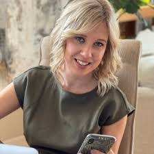 Chelsea Galloway's Instagram, Twitter & Facebook