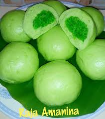 Kuih akok atau dikenali dengan nama akok adalah sejenis kuih tradisional negeri cik siti wan kembang pak wan, tanah serendah sekebun bunga iaitu kelantan. Resepi Pau Kukus Gebu Gebas Resepi Bonda
