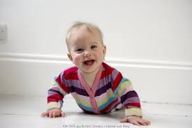 Pada usia 6 bulan, sistem pencernaan bayi telah siap mengolah makanan padat. Perkembangan Tangan Bayi Usia 6 9 Bulan