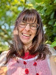 Chantal Reitz's Instagram, Twitter & Facebook