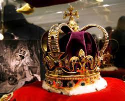 Edward's crown and the imperial state crown. British Crown Jewels Buried In Biscuit Tin To Hide Them From Nazis During Wwii The Times Of Israel